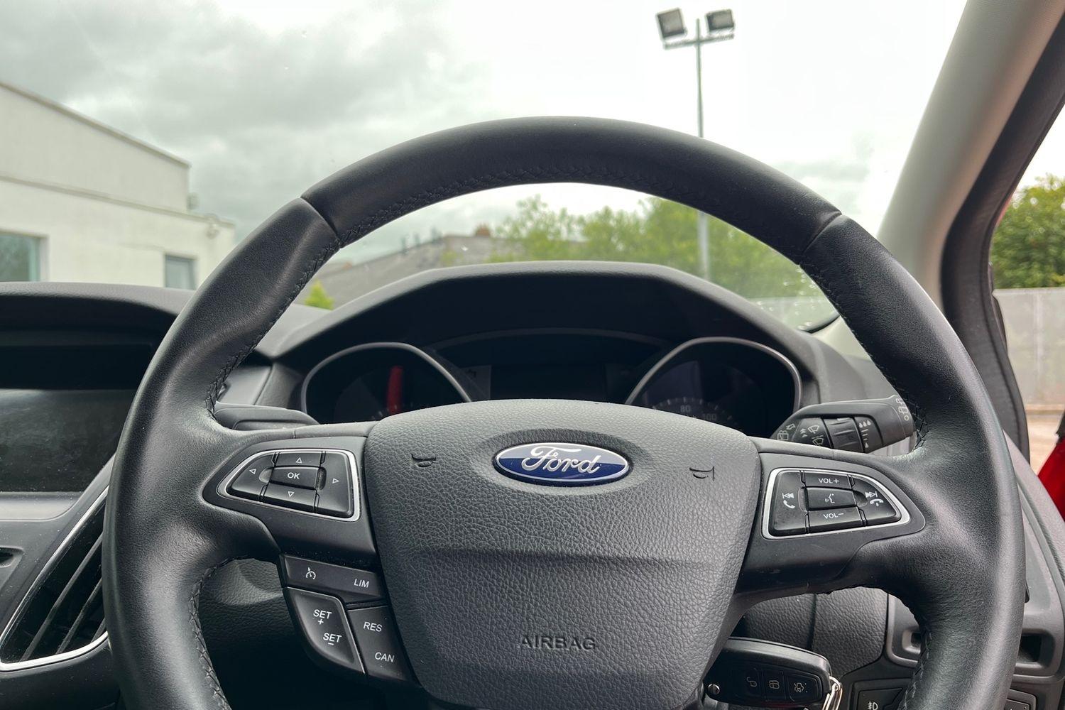 Ford FOCUS Photo 11