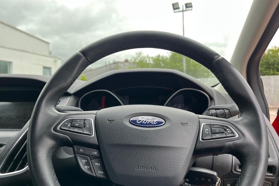 Ford FOCUS Photo autoimg-76e7cd3a6f1a6d0b8a653dad282fbe988e5b11a8.jpg