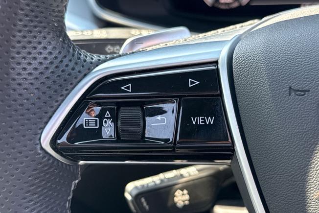 AUDI A6 Avant Photo 16