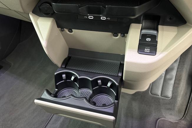 VOLKSWAGEN Multivan Photo 28