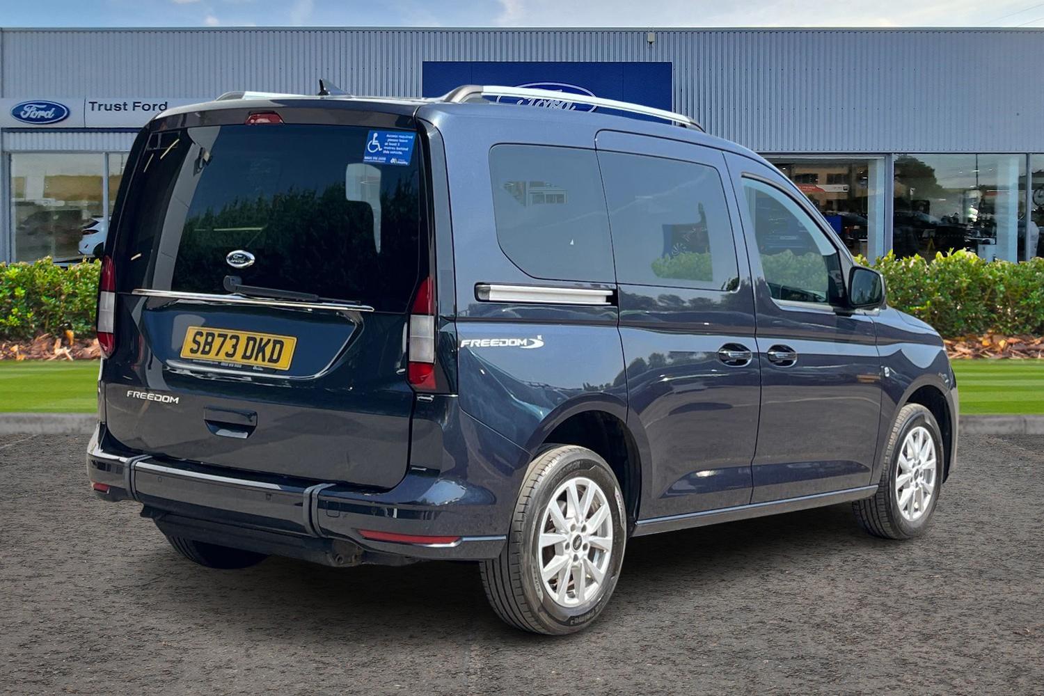 Ford TOURNEO CONNECT Photo 3