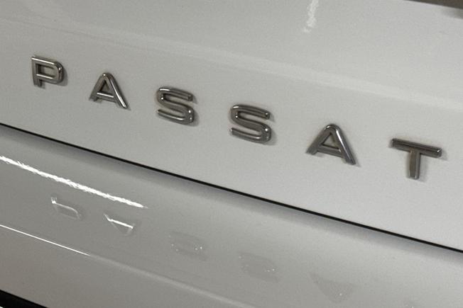 VOLKSWAGEN Passat Photo 37