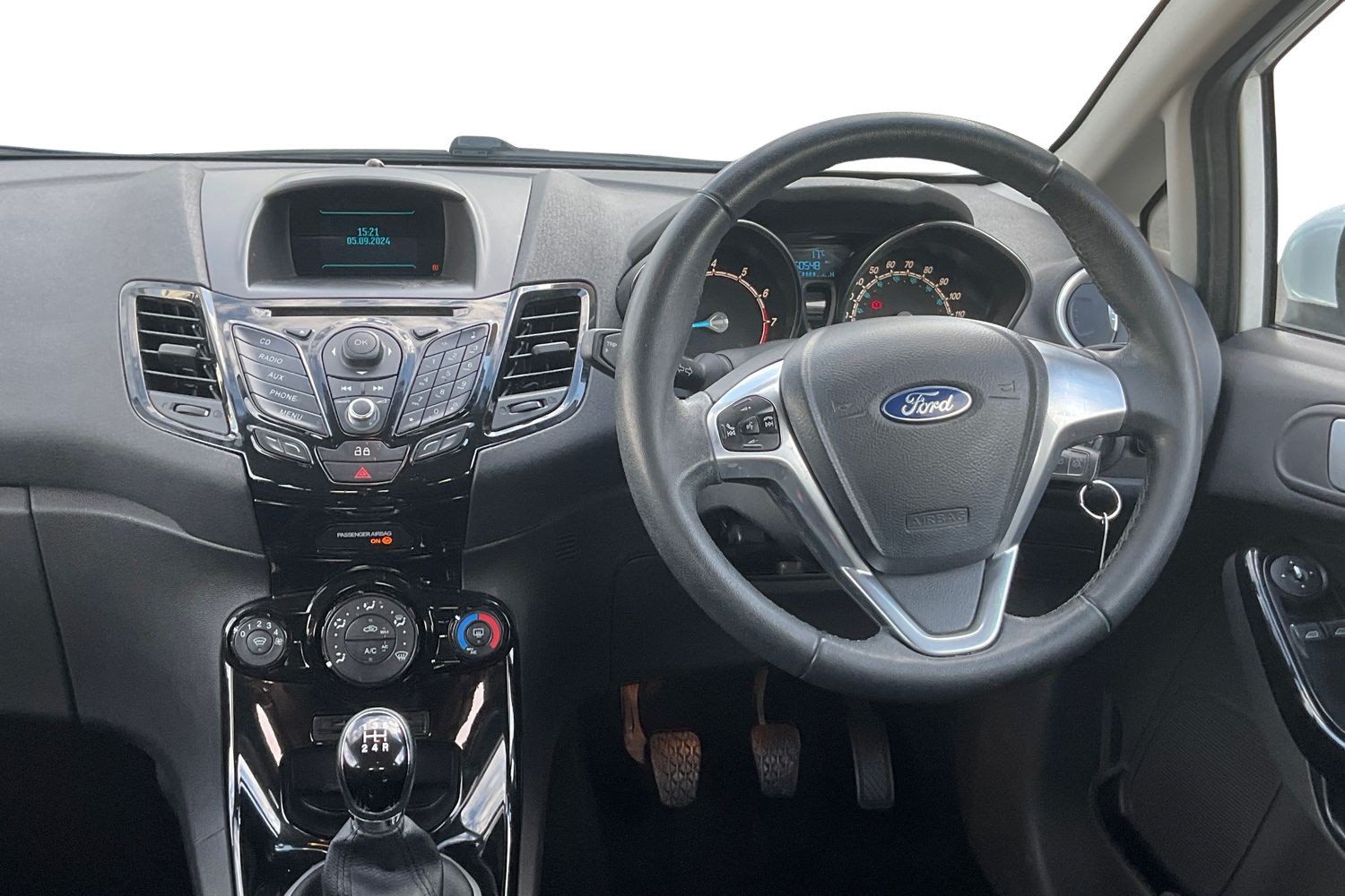 Ford FIESTA Photo 10