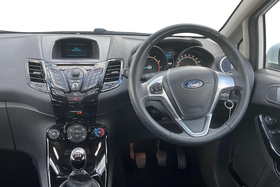 Ford FIESTA Photo autoimg-76f35444d667c98c650d56b8708dae5d18929721.jpg