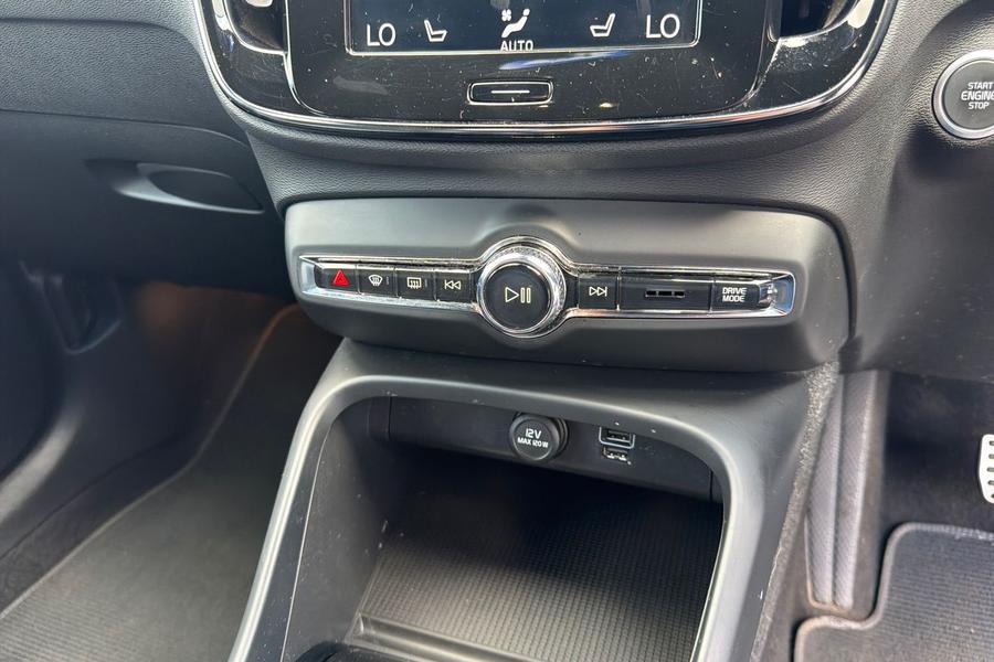 Volvo XC40 Photo autoimg-76fbe338545310f0044e995b425851bb4094514c.jpg
