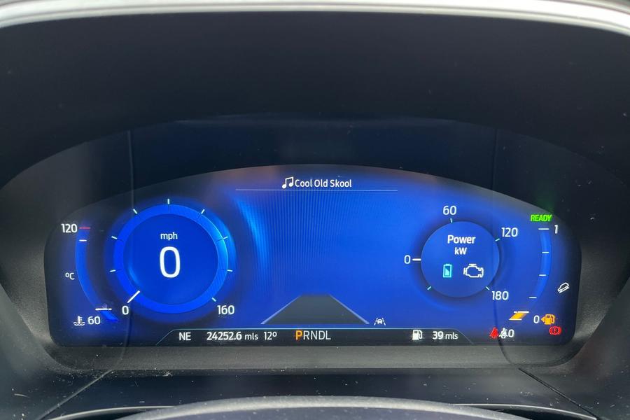 Ford KUGA Photo autoimg-76fe46a5e32bf9e39577f273f130ffd8ee2e881a.jpg