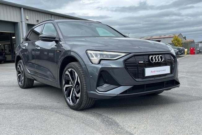 AUDI e-tron Photo 25