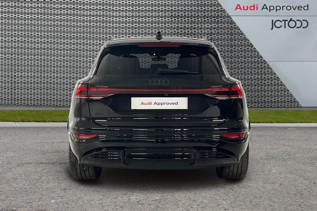 AUDI Q6 E-Tron Photo 7
