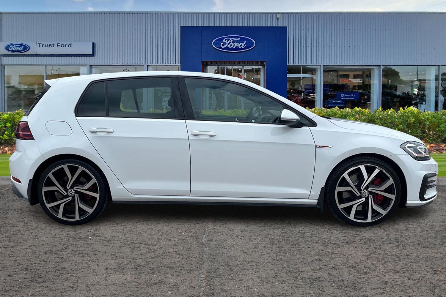 Volkswagen GOLF Photo 2