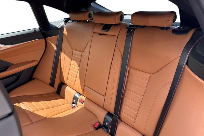 BMW I4 Photo 9