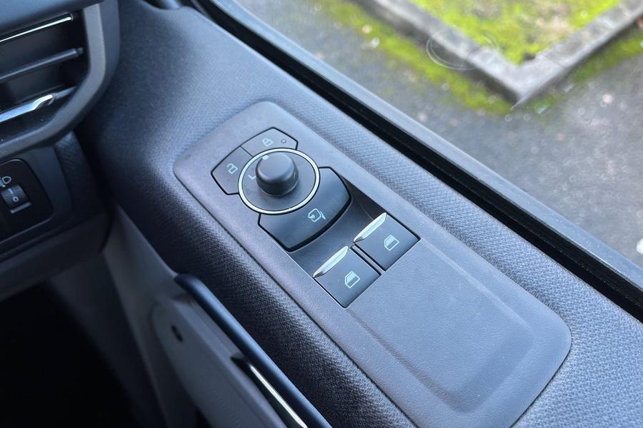 Ford Tourneo Custom Photo autoimg-77099d6b1b52efcf264e1f670c20ed9854b9403a.jpg