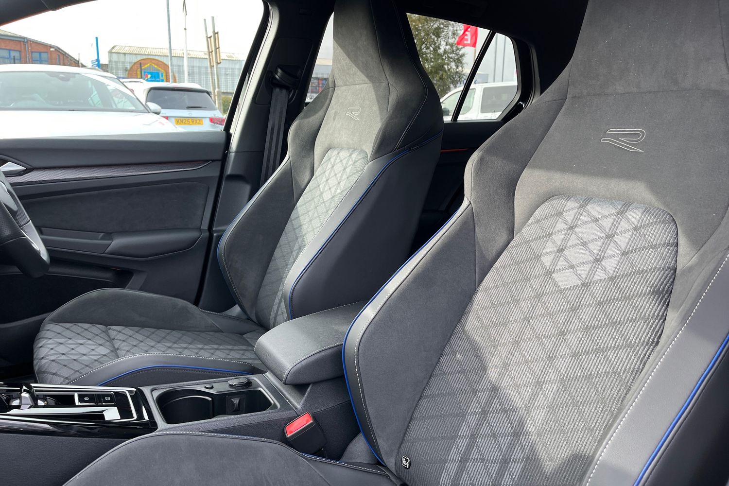 Volkswagen GOLF Photo 18