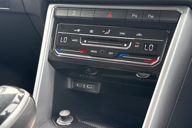 VOLKSWAGEN T-Roc Photo 25