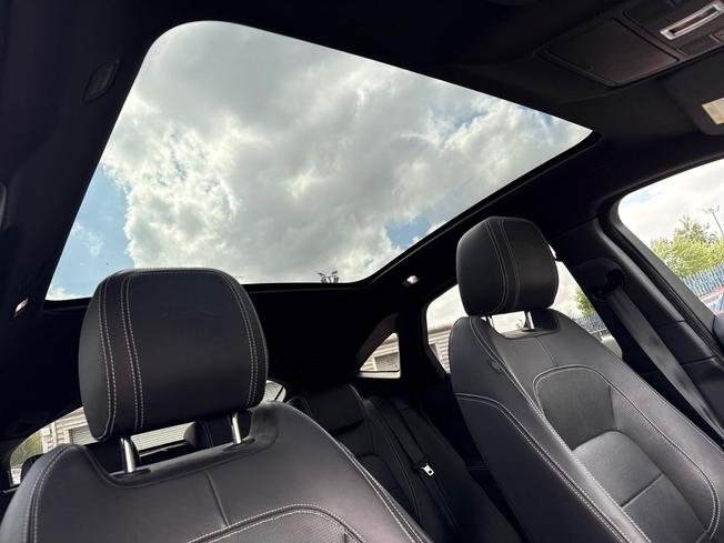 Jaguar E-PACE Photo 29