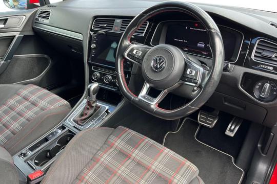 Volkswagen Golf Photo autoimg-770e023d5e61cf6802f42204a69875411126f705.jpg