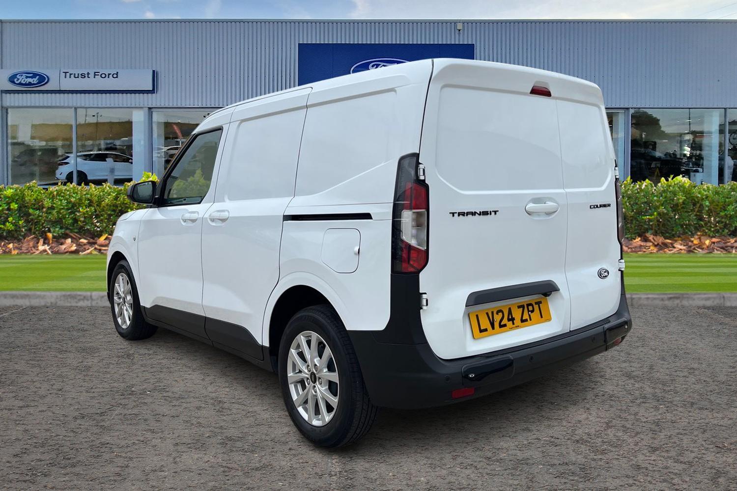 Ford TRANSIT COURIER Photo 1