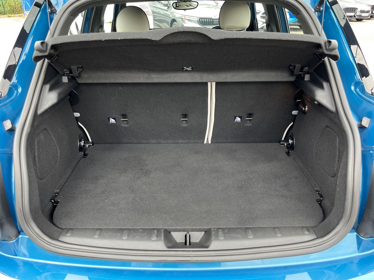 MINI Hatch Photo 21
