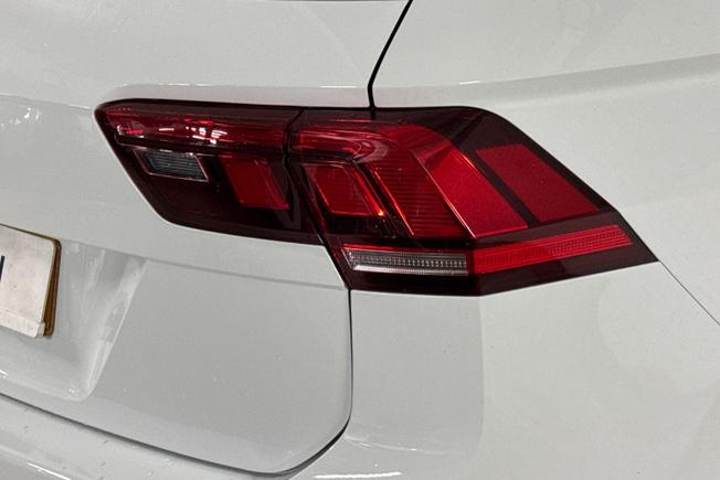 VOLKSWAGEN Tiguan Photo 18