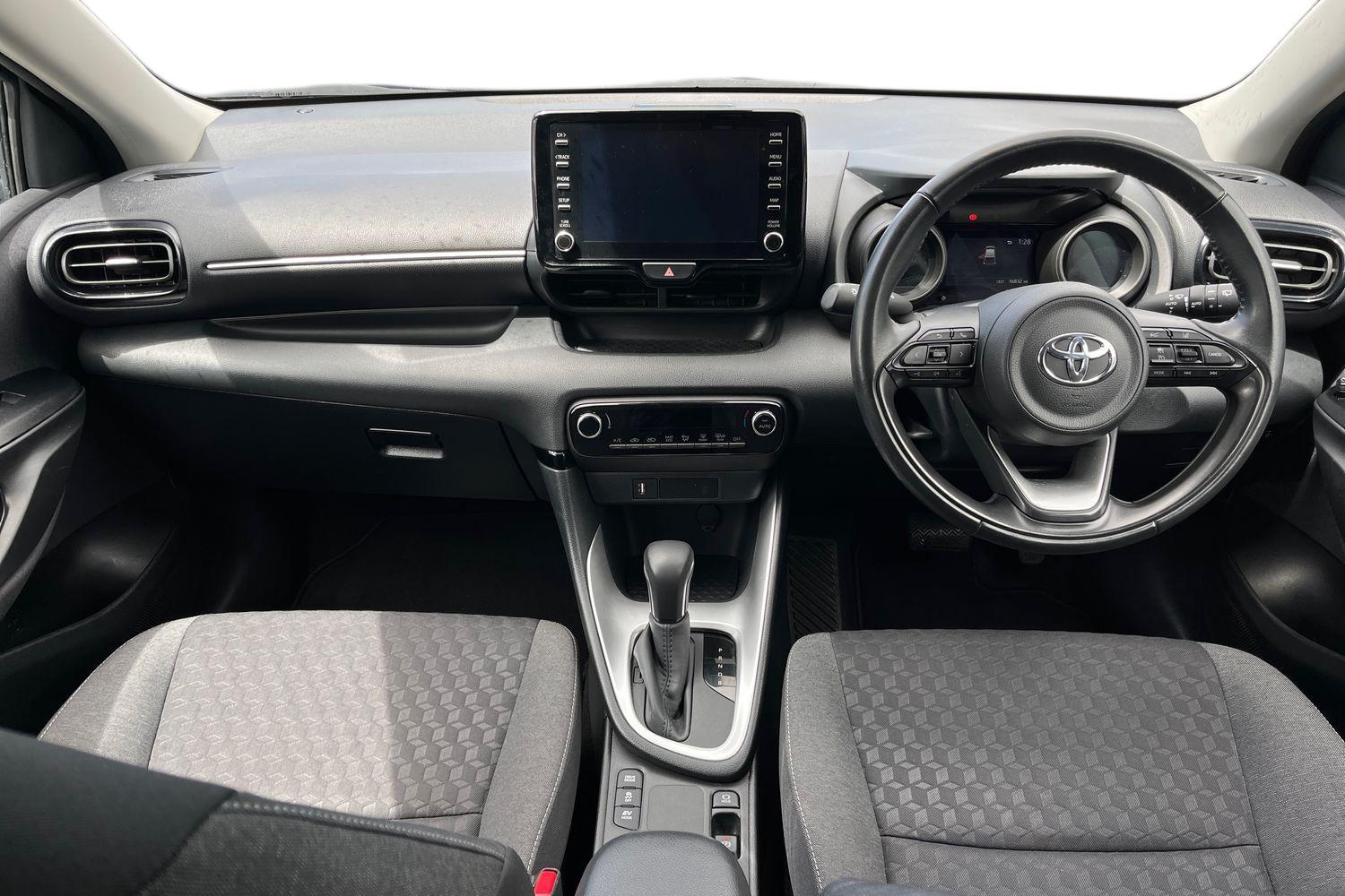 Toyota YARIS Photo 9
