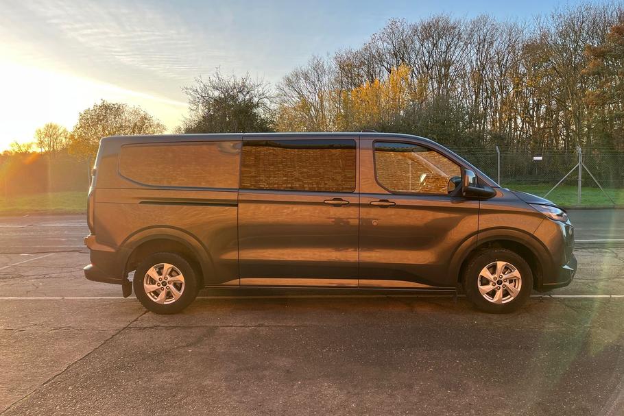 Used Ford TRANSIT CUSTOM 24