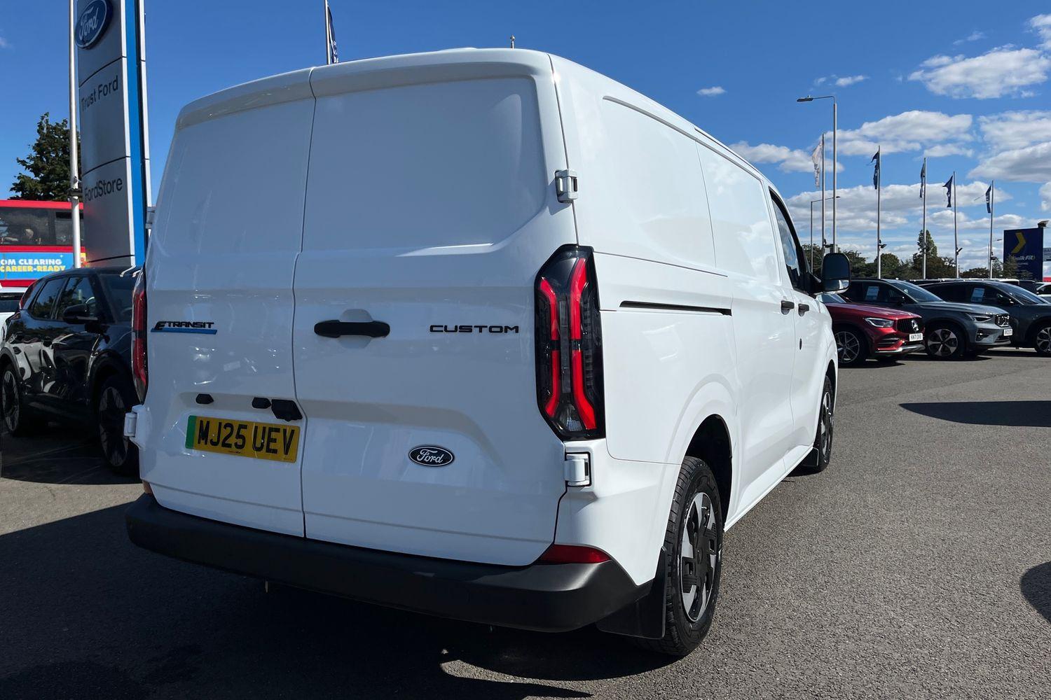 Ford E-TRANSIT CUSTOM Photo 6