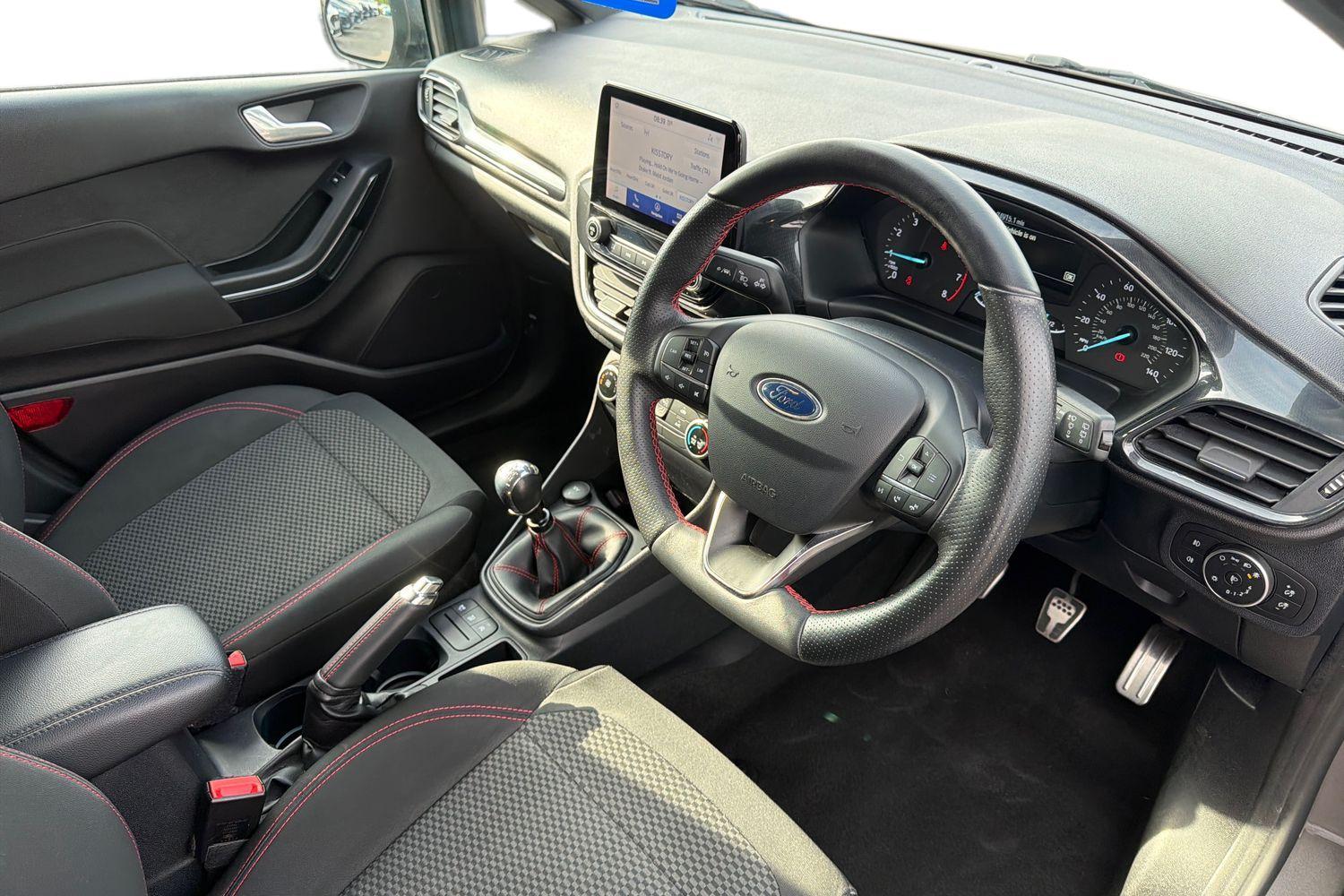 Ford FIESTA Photo 8