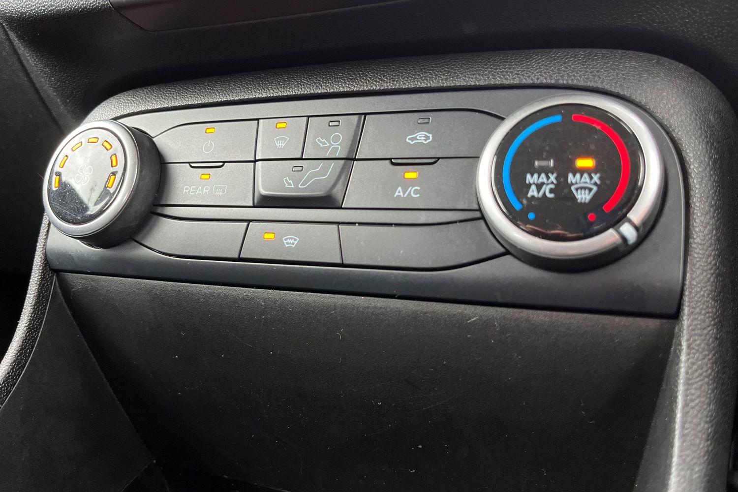 Ford FIESTA Photo 31