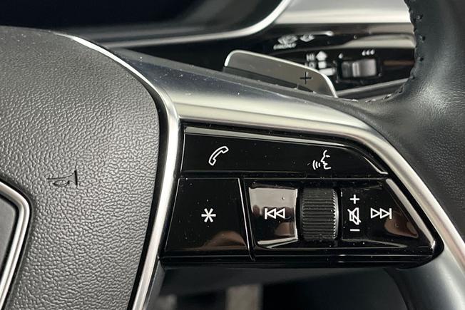 AUDI A8 Photo 17