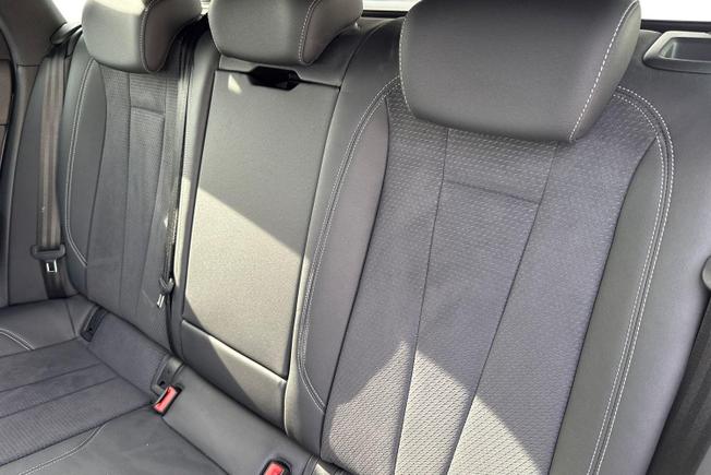 AUDI A4 Avant Photo 9