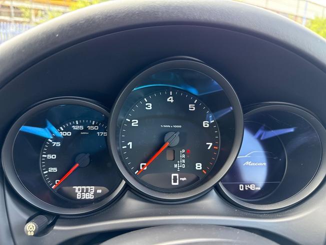 PORSCHE Macan Photo 15