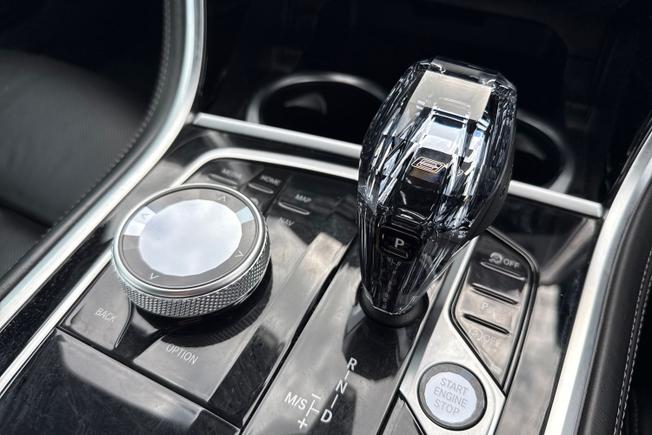 BMW 8 Series Photo 26