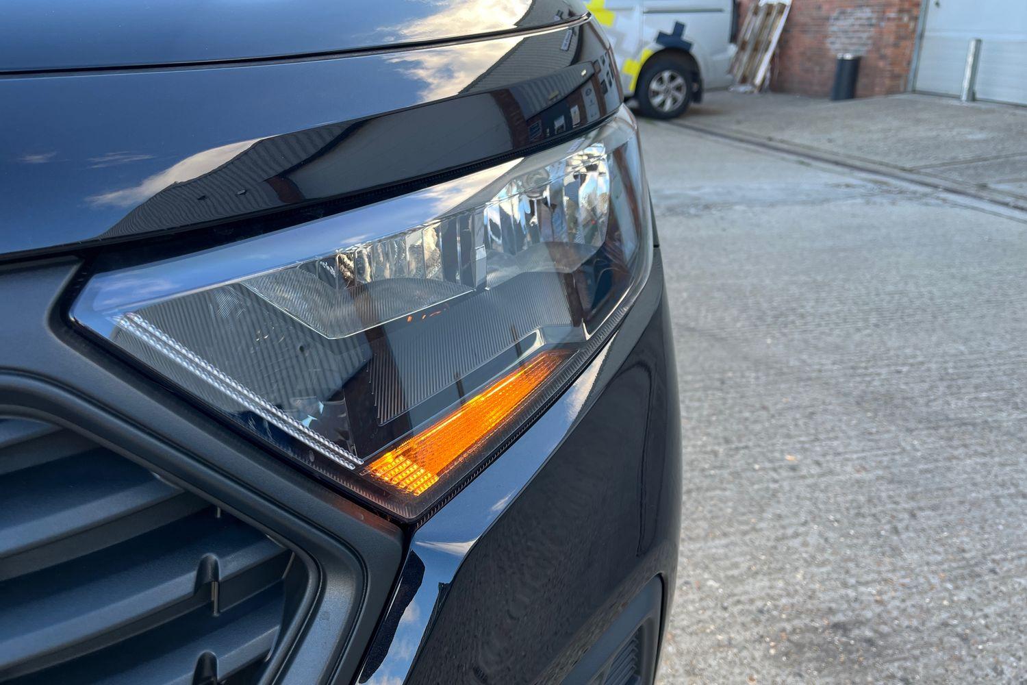 Ford TRANSIT CONNECT Photo 38