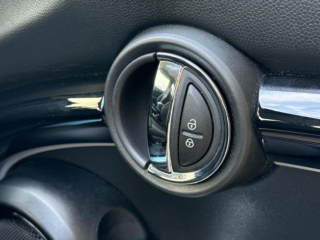 MINI Hatch Photo 47