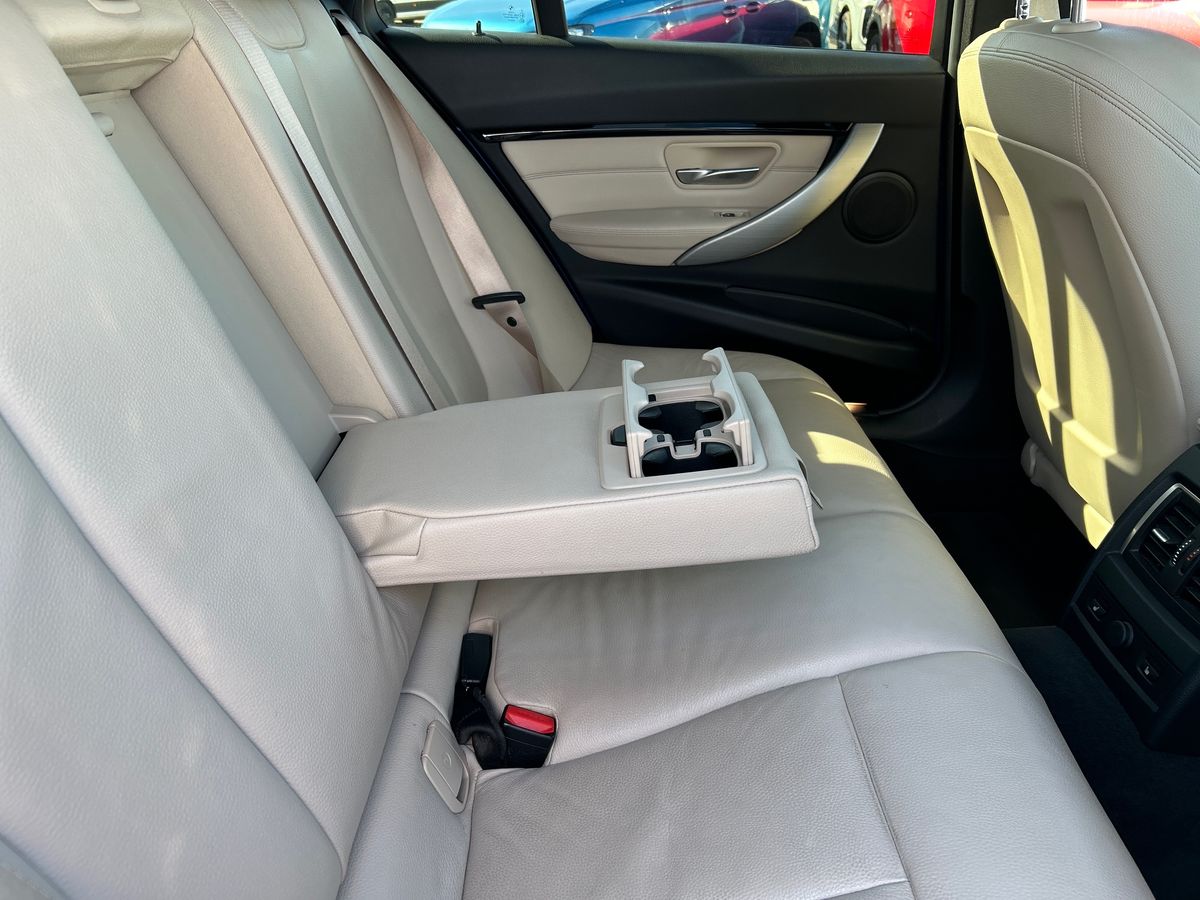 BMW 3 Series Photo 27