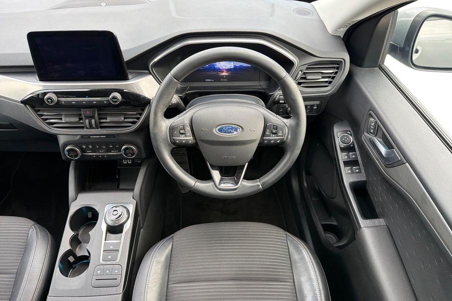 Ford KUGA Photo autoimg-775800d2ceb69216ddeb3ca5c8e13ee8bf330655.jpg