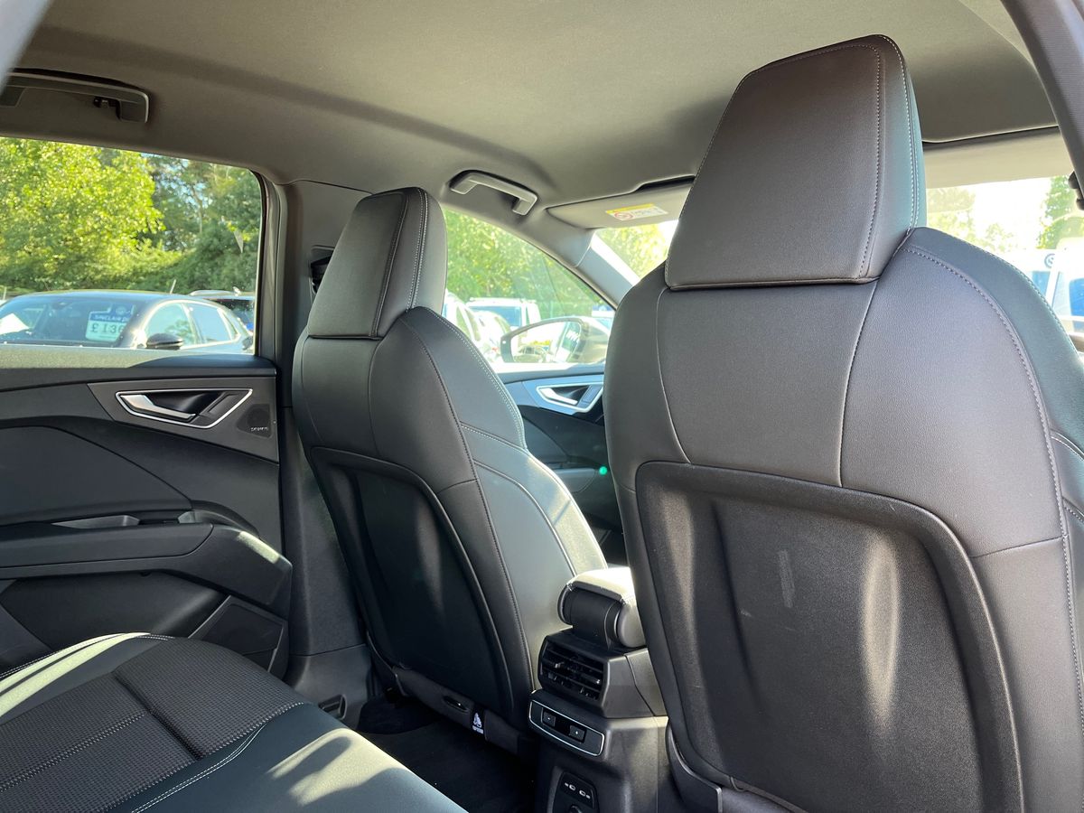 Audi Q4 e-tron Photo 25