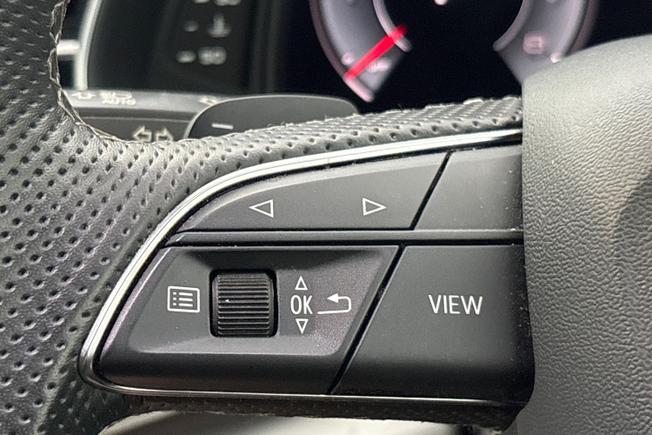 AUDI Q8 Photo 16