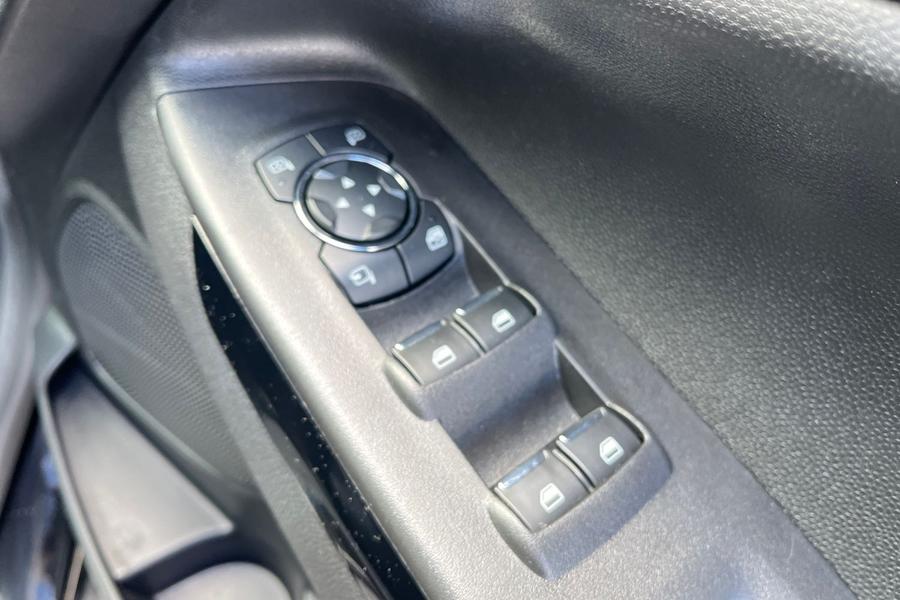 Ford EcoSport Photo autoimg-77657532919fc4f1fede3a2600f6d5823ea6b4ef.jpg