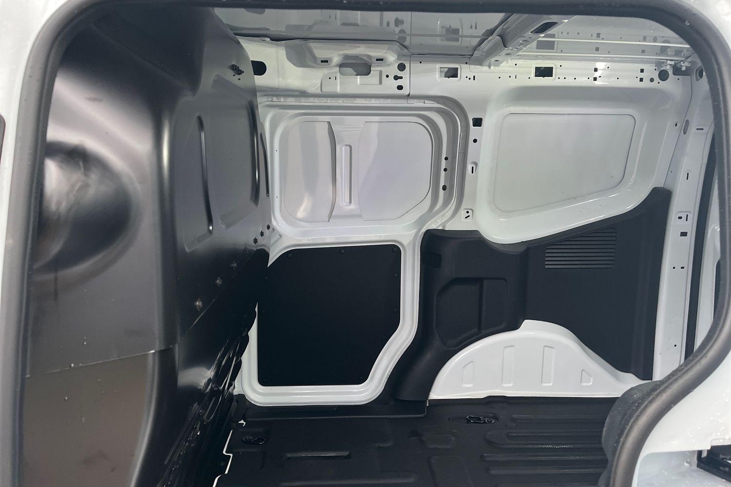 Ford E-TRANSIT COURIER Photo 9