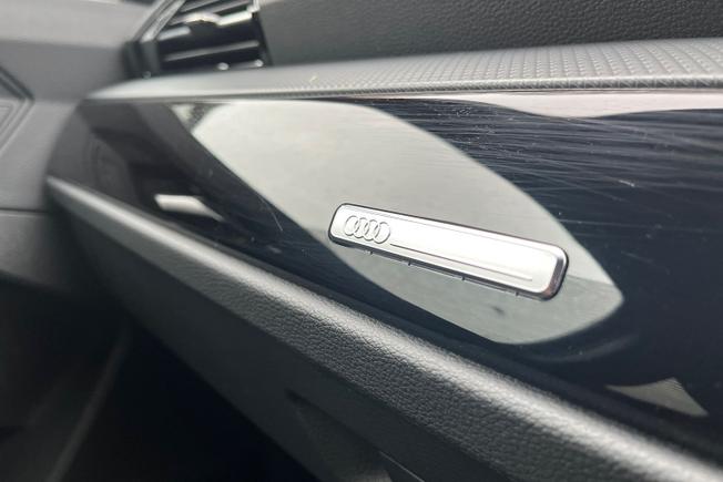 AUDI Q3 Photo 23