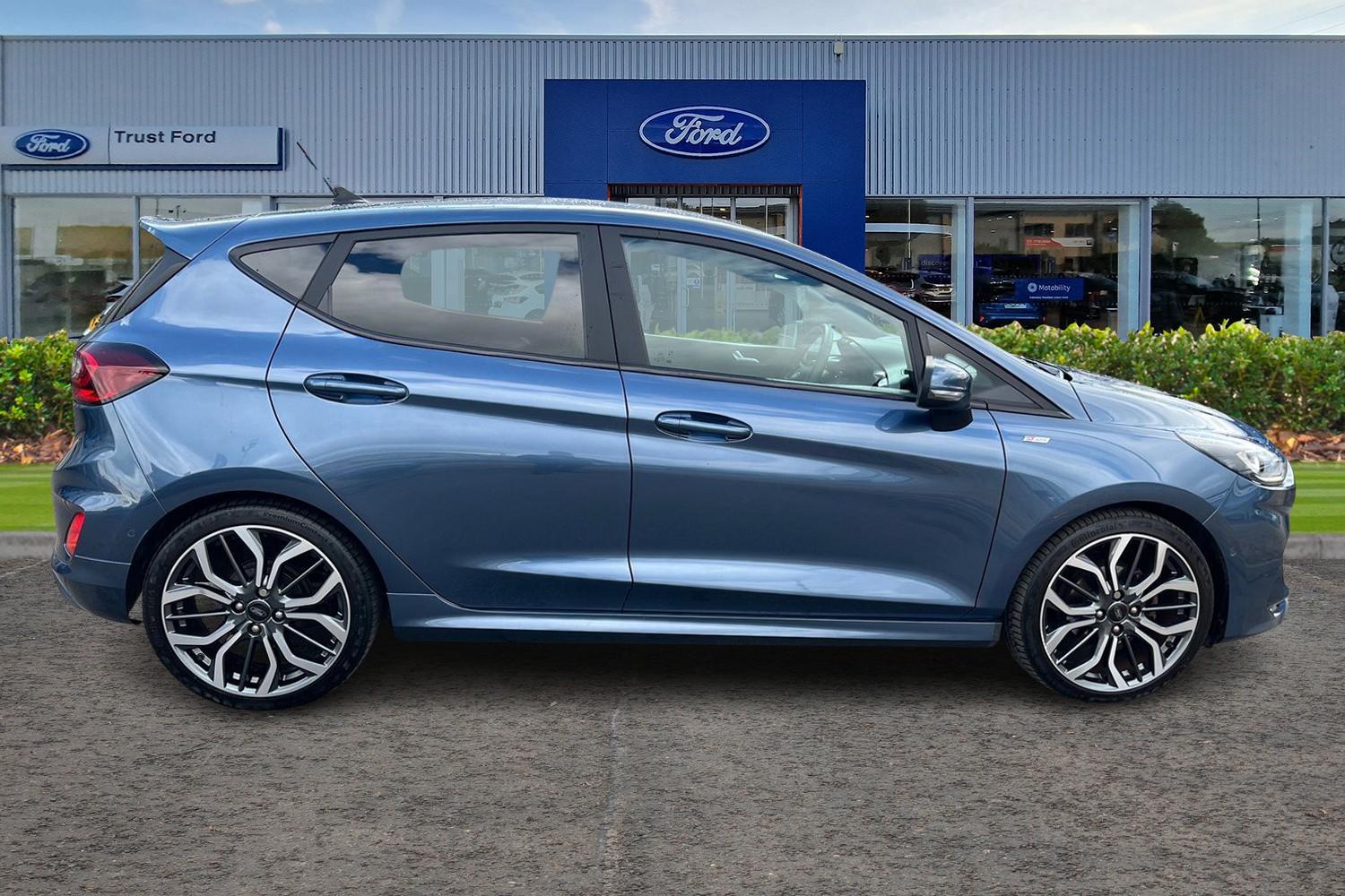 Ford Fiesta Photo 2