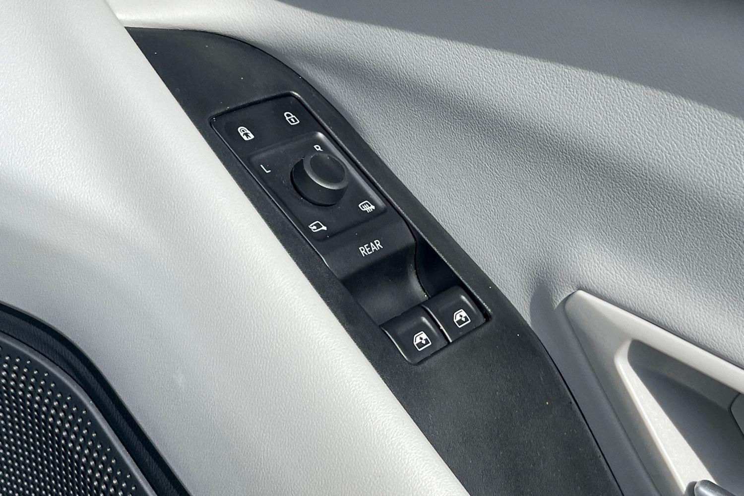 Ford Explorer Photo 15