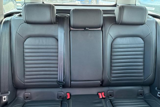 VOLKSWAGEN Passat Photo 29