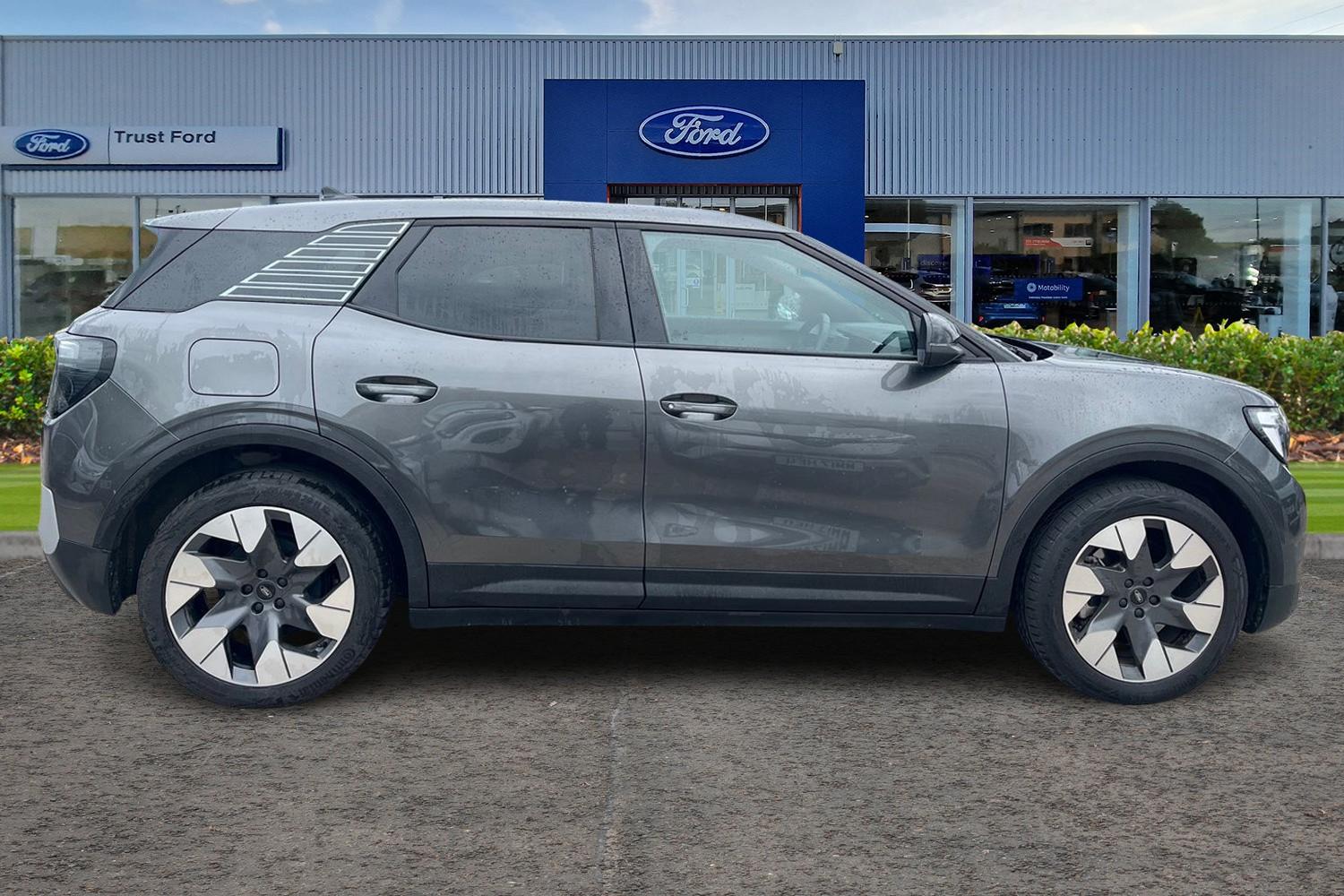 Ford EXPLORER Photo 2