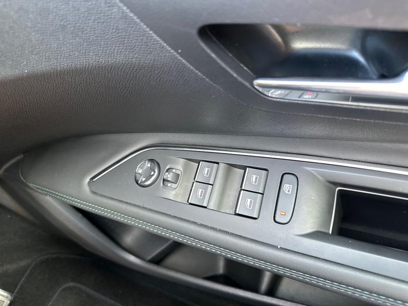 Used Peugeot 3008 NU23WHD 24