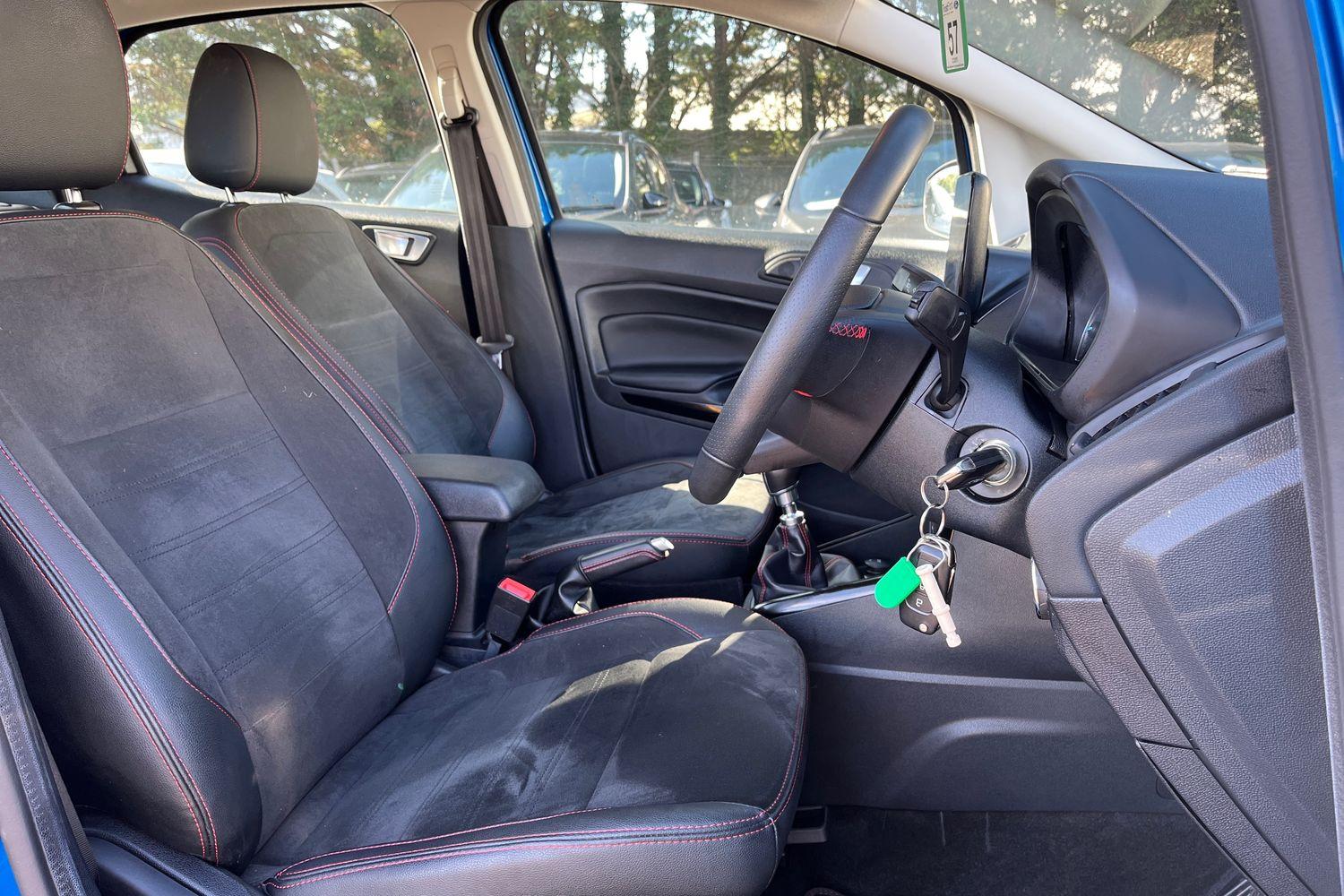 Ford ECOSPORT Photo 16