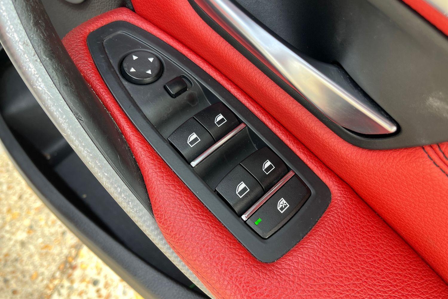 BMW 3 Series Photo 15