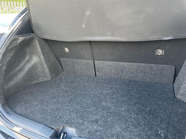 TOYOTA Yaris Photo 12