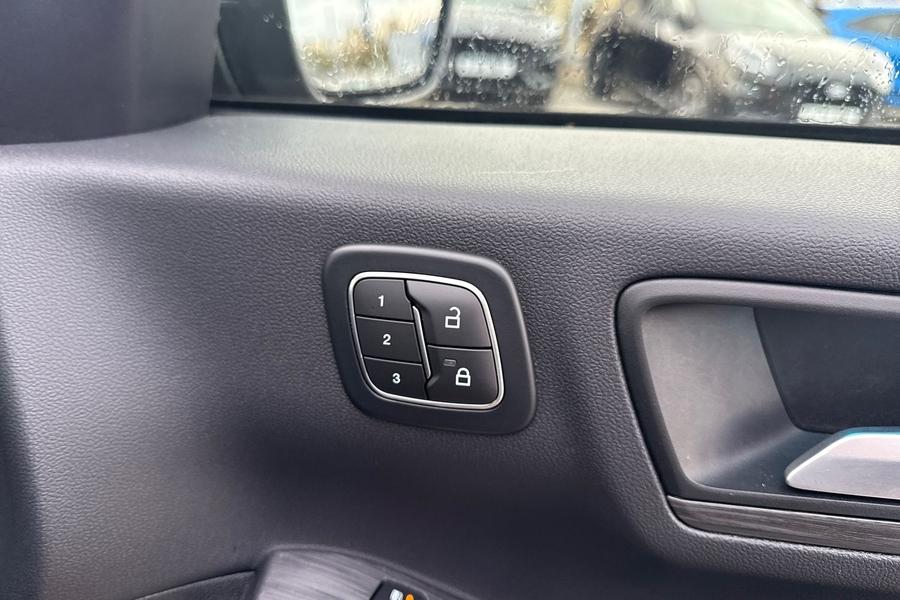 Ford Kuga Photo autoimg-77ac444099019e7e3d230f0703890a9f7dfe295e.jpg