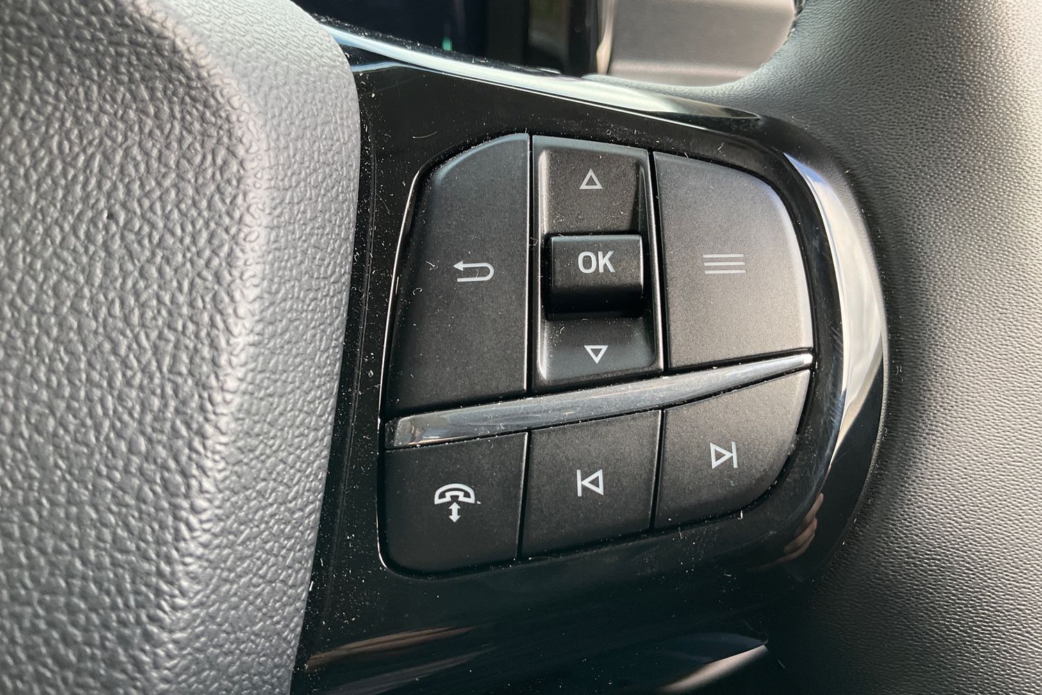 Ford E-Tourneo Courier Photo 33